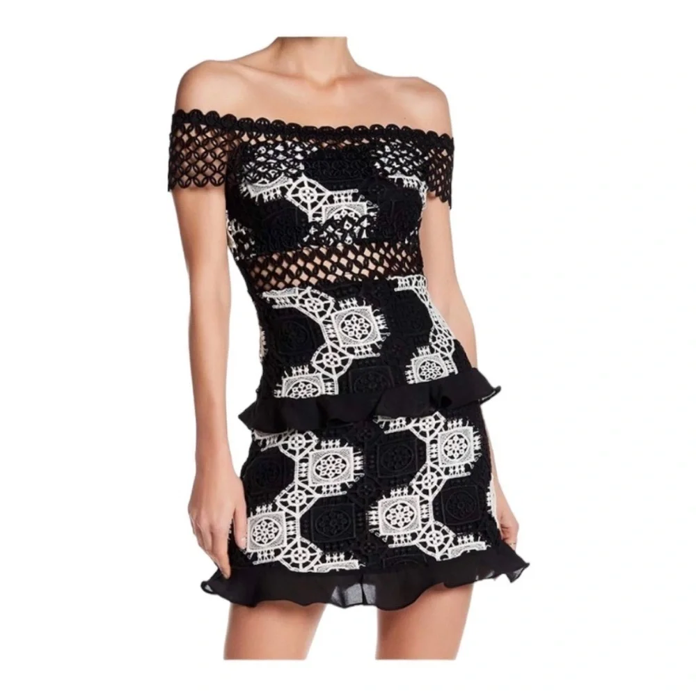 Romeo & Juliet Crochet Lace Off-the-Shoulder Dress NWT - Picture 7 of 7
